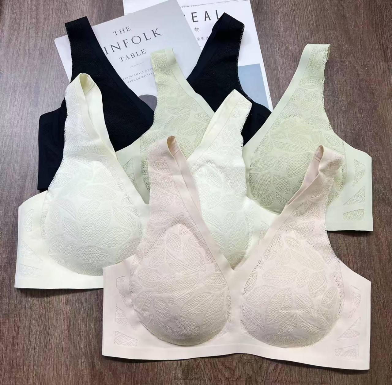 812 nuevo encaje sin marcas de belleza de la ropa interior de espalda femenina hebilla de espalda sin anillo de acero copa semi-fija gran pecho pequeño cómodo