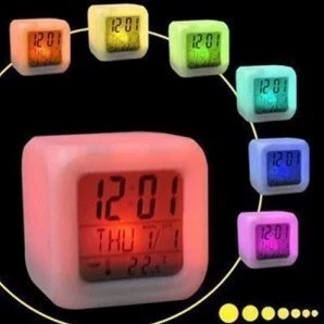 Креативная кварта часы LED светодиоды Лемо маленькие будильники электронный часы производитель оптом красочный смена цвета будильник