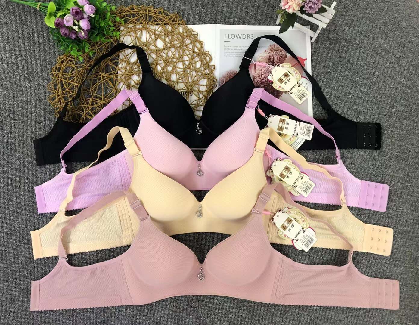 Filipina brillante ropa interior sin costuras de espesor medio de alta calidad push up multi-color multi-tamaño sujetador inalámbrico al por mayor