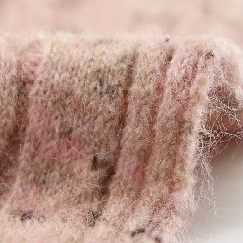 Zhonghang 8 Spotted Alpaca Yarn Color Dot 38% Acrylic 35% Polyester 20% Recycled Polyester 5% Wool 2% Spandex