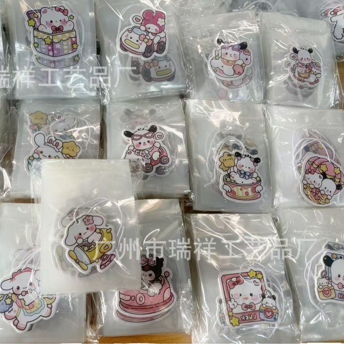 漫画のオプションの香りのフレークのピカチュウのサンリオの香りの切れの車の車は車のペンダントを掛けてかわいいです。