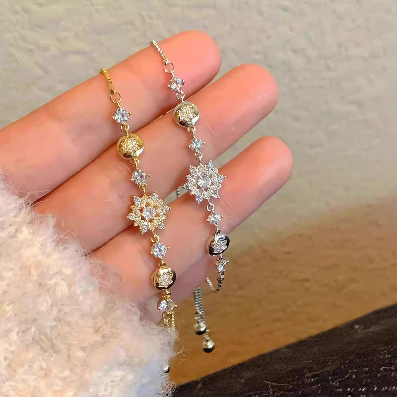 Cool and Elegant Winter Snowflake Exquisite Light Luxury Niche Design Zircon High-End Adjustable Fashion Bracelet
