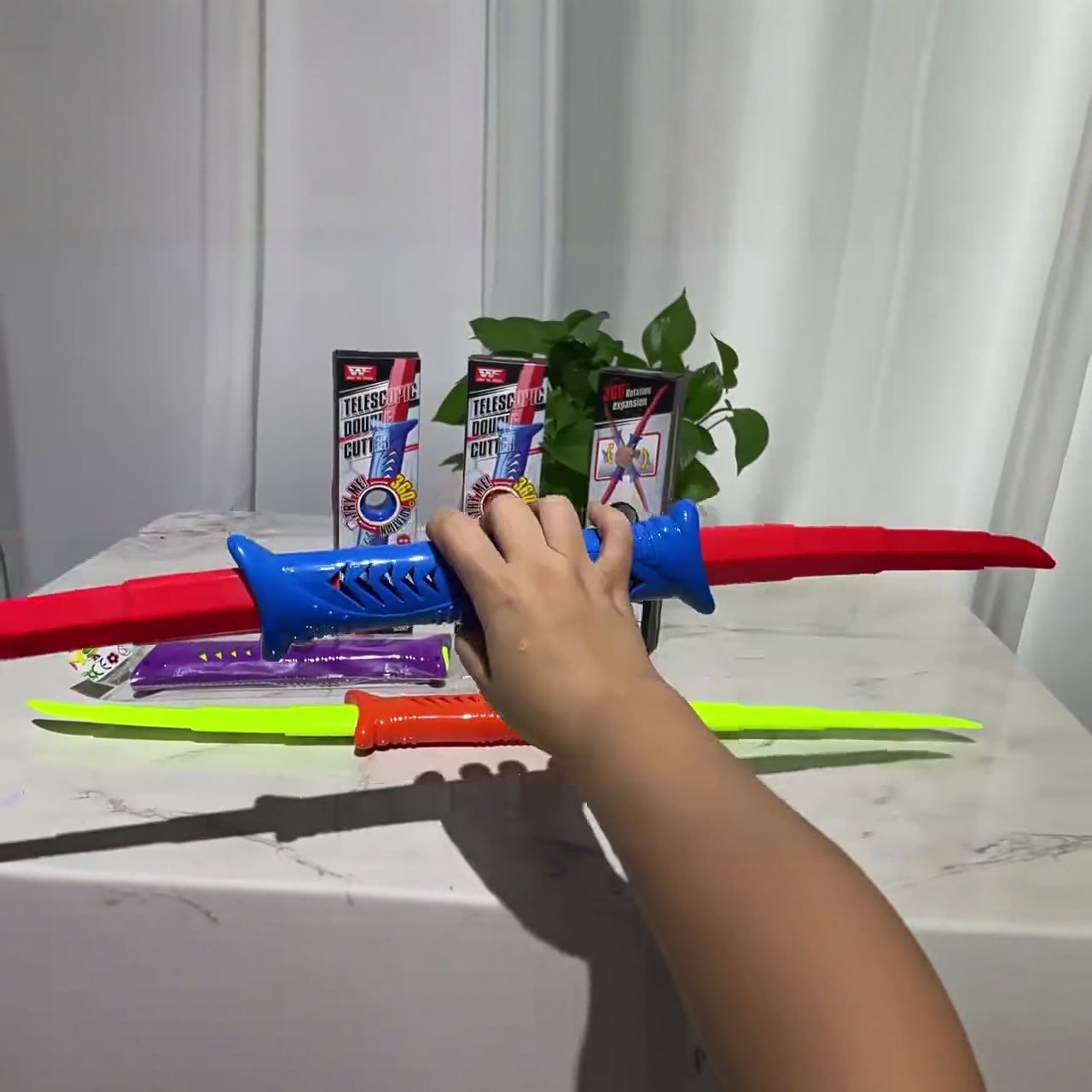 Flash transfronterizo rotativo cuchillo de dos cabezas de seguridad Boomerang Aliexpress escuela niños juguetes al aire libre