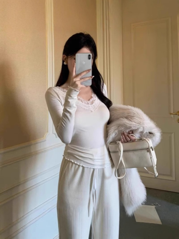 レースの底のシャツの女性の秋冬の新型の小さい香の風の中で長袖のtシャツの純粋な欲のvネックの茶芸の白い上着の潮を掛けます。|undefined