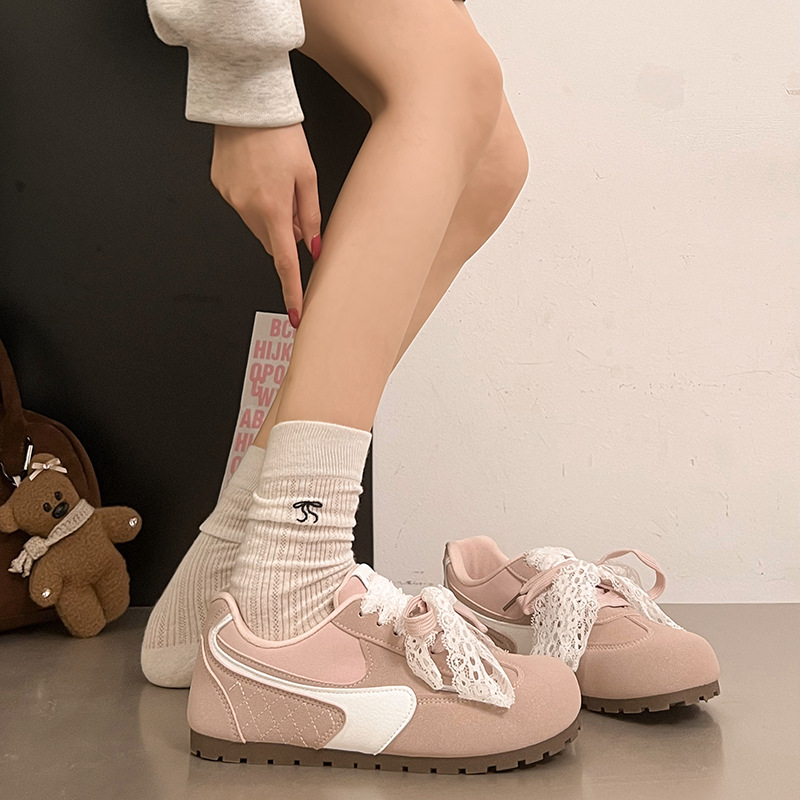 Zapatillas de deporte rosa para mujer 2025 nuevas carreras de primavera y otoño casual todo-fósforo encaje nicho zapatos de entrenamiento de ballet de suela fina de fondo plano
