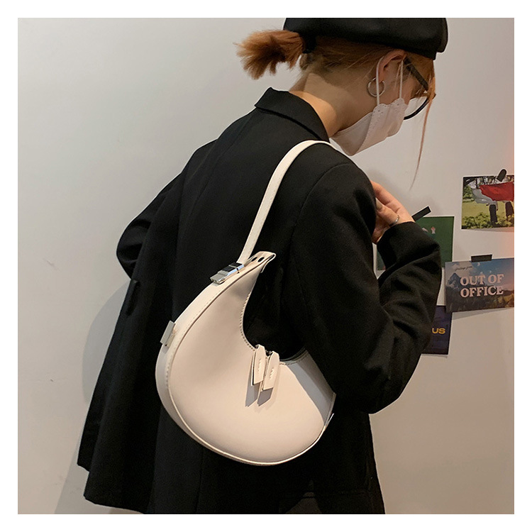 Women's Medium All Seasons Pu Leather Solid Color Fashion Round Zipper Underarm Bag display picture 7