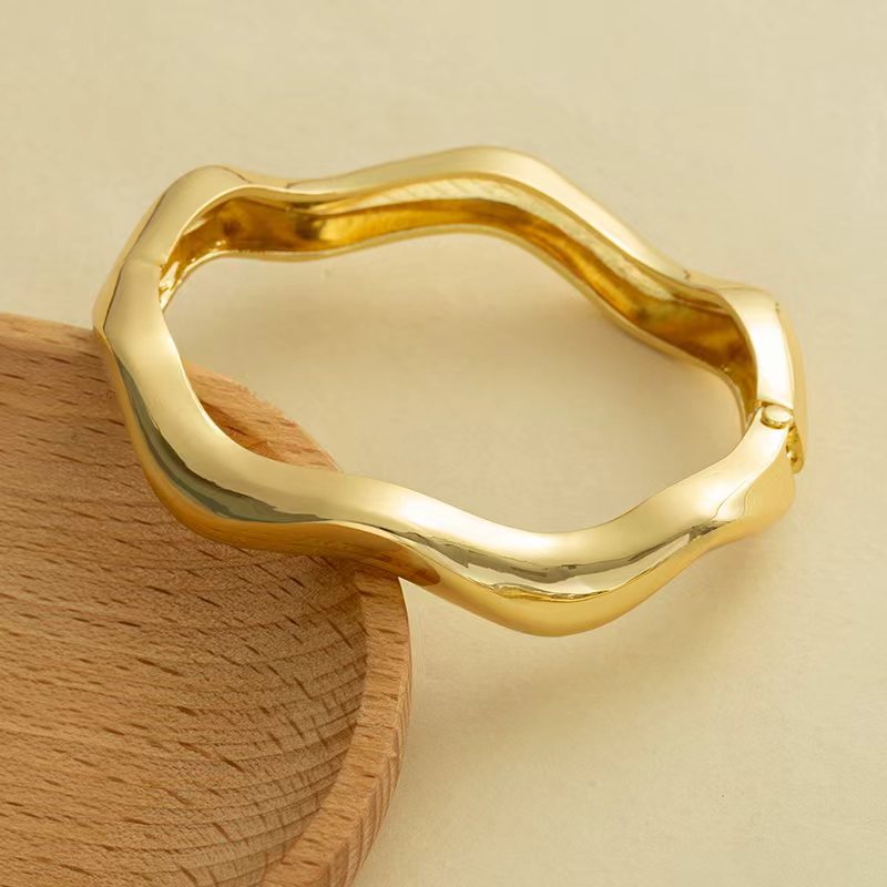 Europa y los Estados Unidos lujo transfronterizo diseño ligero de la industria pesada sensación pulsera metálica brillante abertura pulsera geometría minimalista personalidad amplia joyas