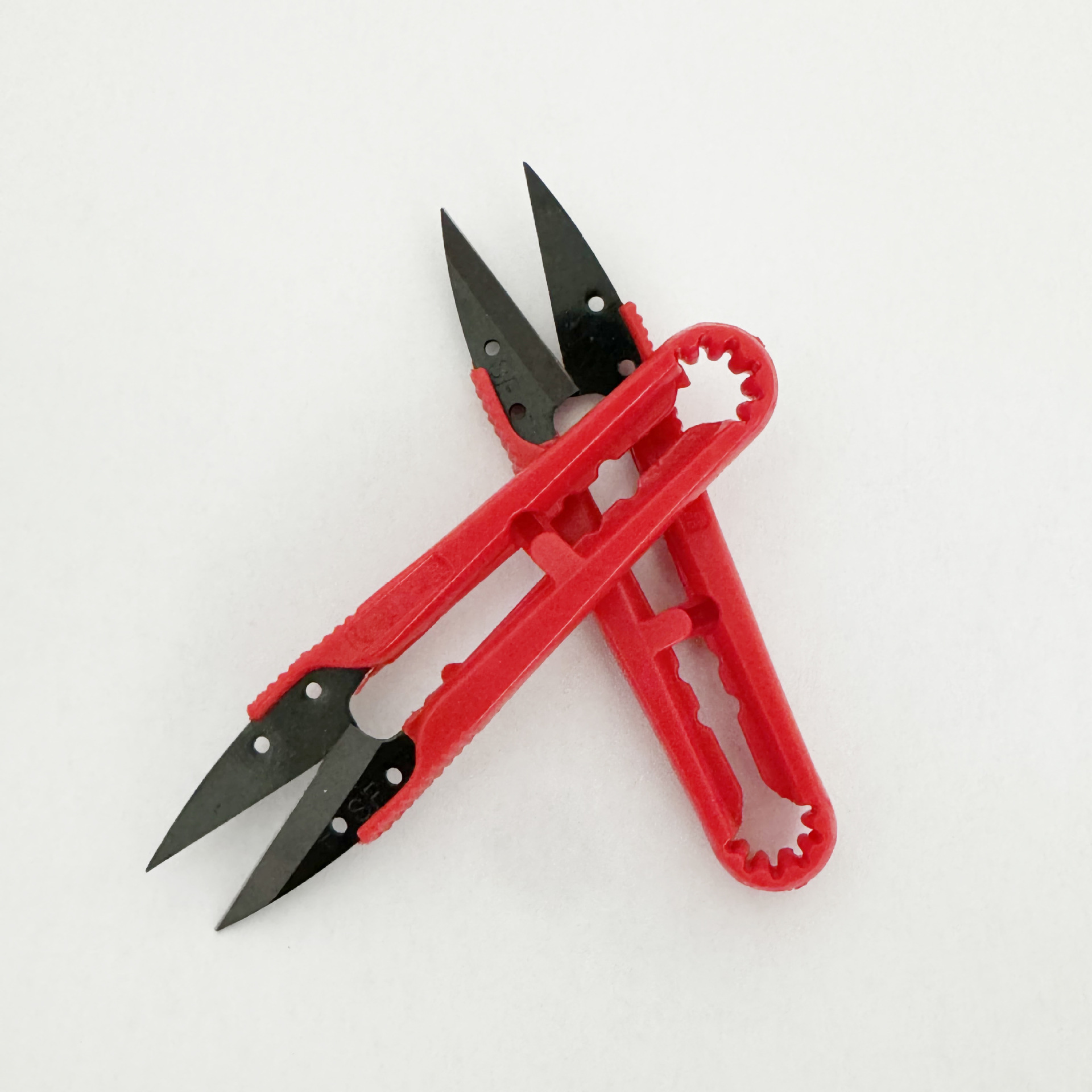 U型纱剪 塑料红柄修线头服装裁缝家用工厂剪线头十字绣的小剪刀