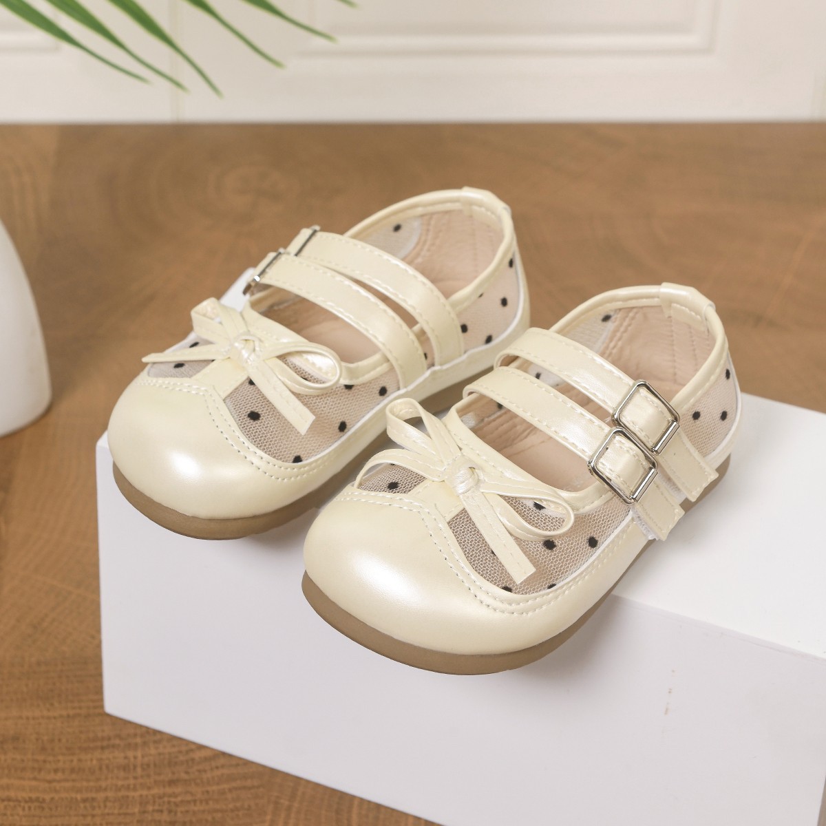 Sandálias princesa de niñas 2026 verano nuevo niño mallas transpirables zapatos Lefour arco bolsas suaves zapatos de cuero cabelludo image 8