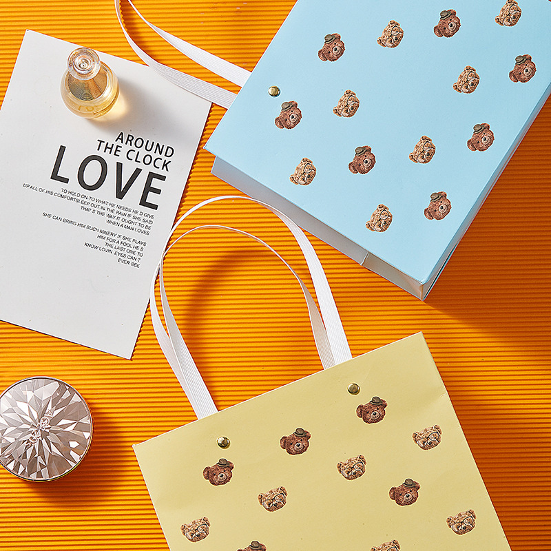 Cute and cute cartoon bear gift bag ins style handbag birthday gift bag souvenir packaging bag paper bag