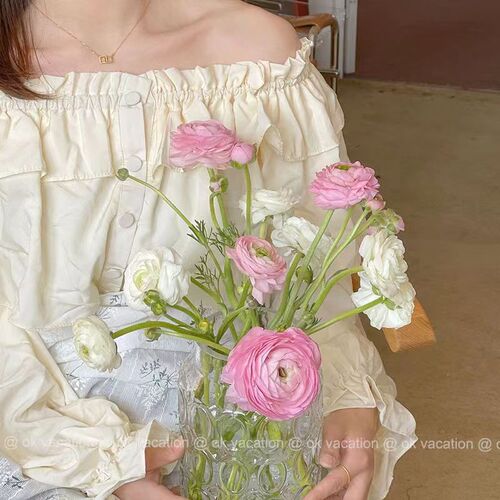 Retro Instagram bubble glass vase, peony fresh flowers, floral arrangement, water culture, home decoration, interior decoration for studio