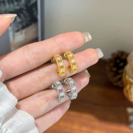 耳环;项链;耳钉