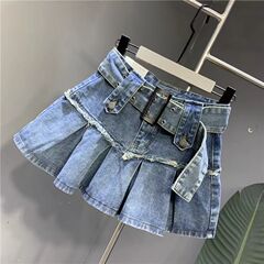 レトロな水色の甘くて辛いです。