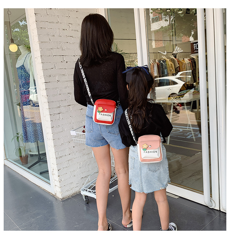 Wholesale of new Korean-style small square bags, cute single-shoulder bags for export, wide-shoulder crossbody bags, cosmetic bags, mobile phone bags and women's bags undefined