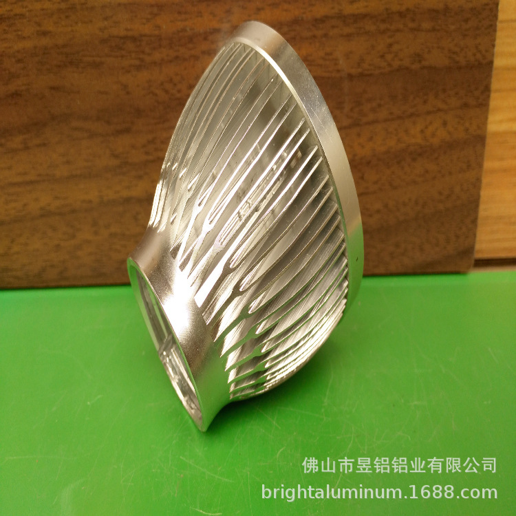 厂家订做LED工矿灯车灯路灯散热铝型材 灯杯灯罩铝合金外壳套件