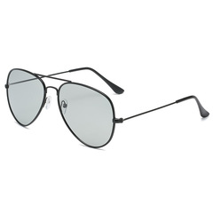2024 New Color-Changing Polarized Sunglasses Retro Pilot Frogskins Driving Fishing Glasses 3025