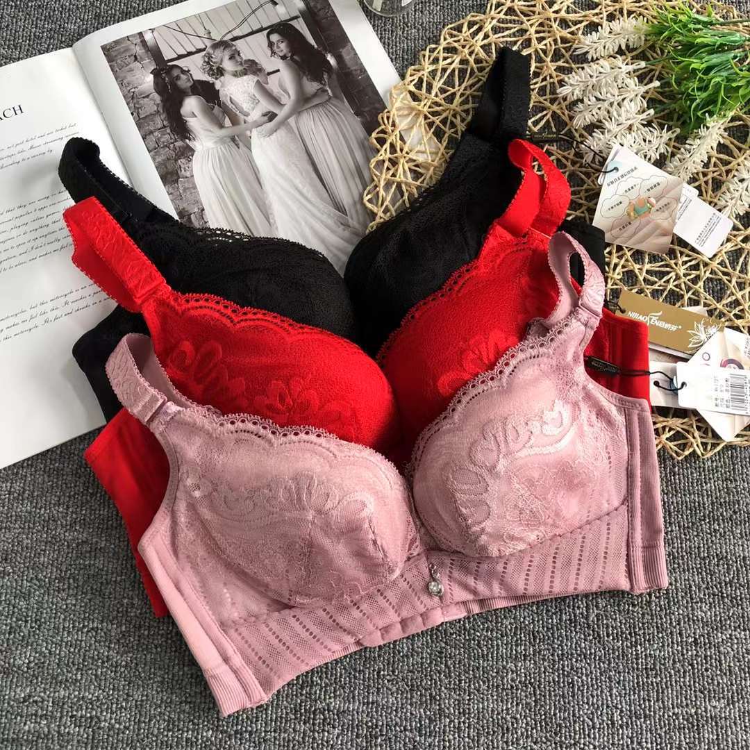 Nueva colección de cuatro pechos ajustable push-up pecho cómodo sin costuras inalámbrico superior delgada inferior ropa interior gruesa sujetador de las mujeres