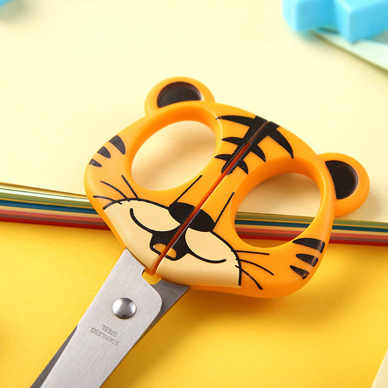 Falla de acero inoxidable tijeras para niños tijeras artesanadas de animales de dibujos animados tijeras para estudiantes fábrica de tijeras para el hogar al por mayor