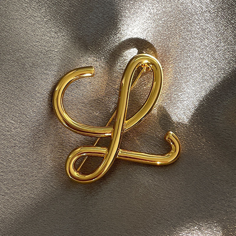 Luojia Metal Letter Retro Brooch High-end Women's Design Niche Pin Elegant Luxury Suit Corsage Accessories