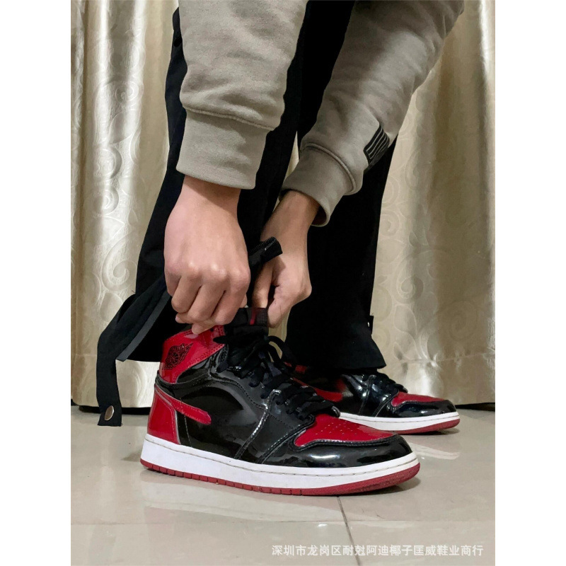 Putian Pure Original Aj1 High-Top Basketball Shoes for Men and Women, Unisex Sports Shoes, Patent Leather Black and Red Obsidian, Student Model Putian Pure Original Aj1 High-Top Basketball Shoes for Men and Women, Unisex Sports Shoes, Patent Leather Black and Red Obsidian, Student Model
