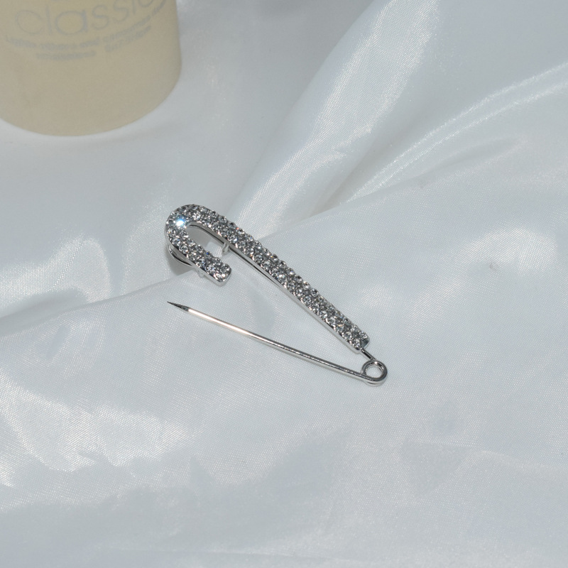 Diamond-encrusted Paper Clip Fixed Clothes Brooch Buckle Corsage Accessories display picture 2