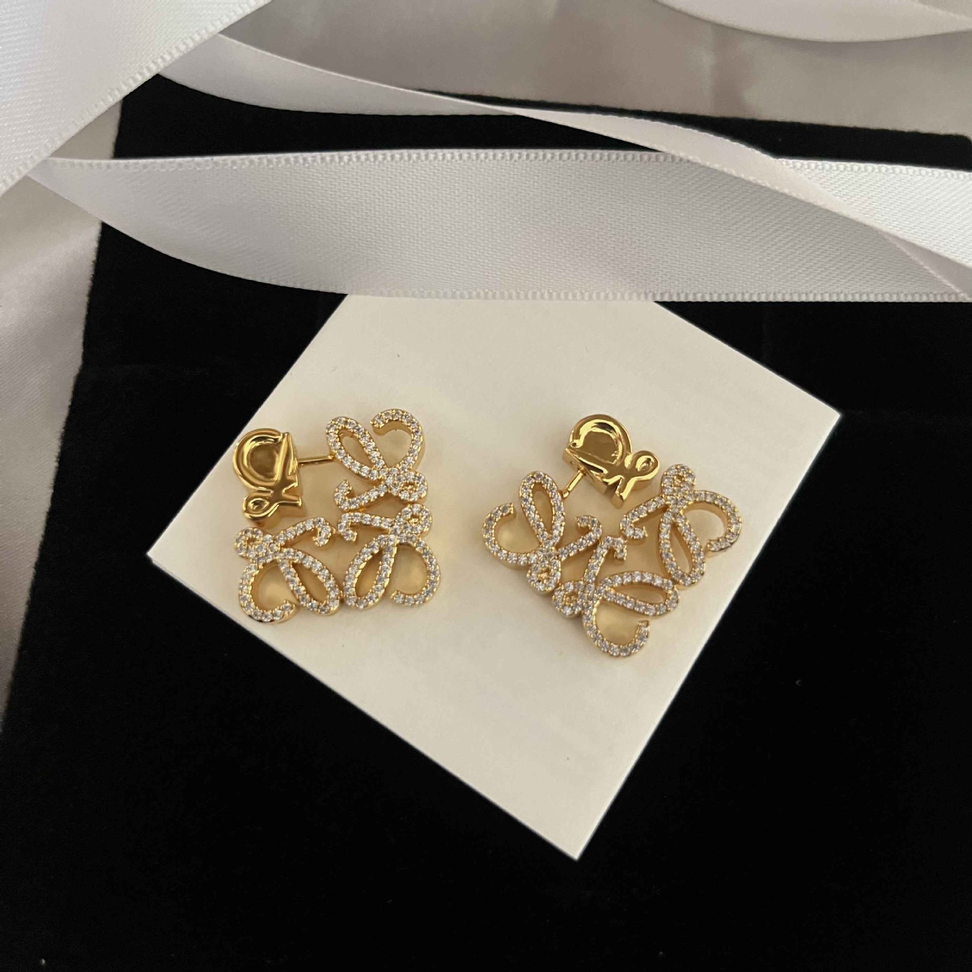 Three dimensional earrings