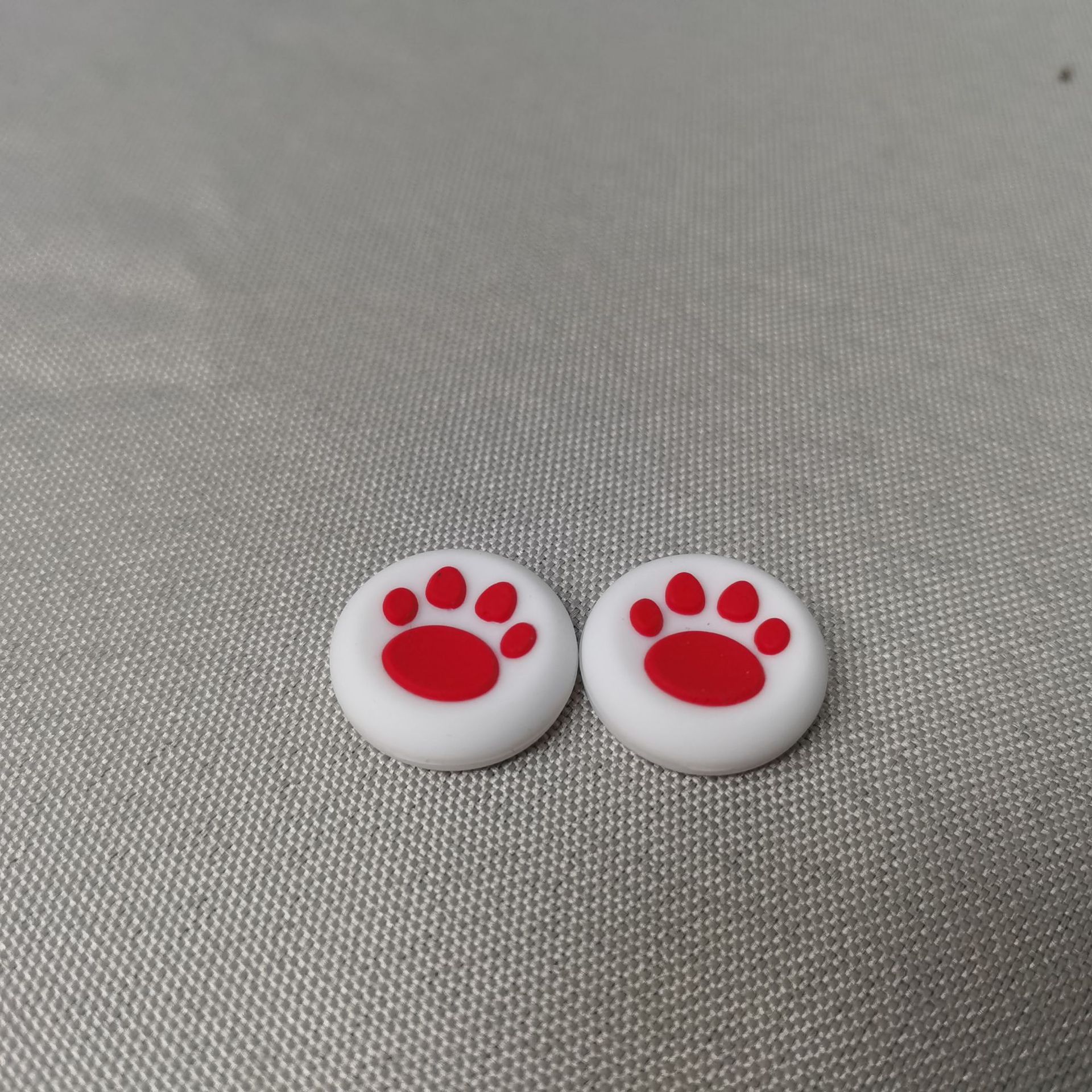 Blanco y rojo (precio de una gorra de balancín)