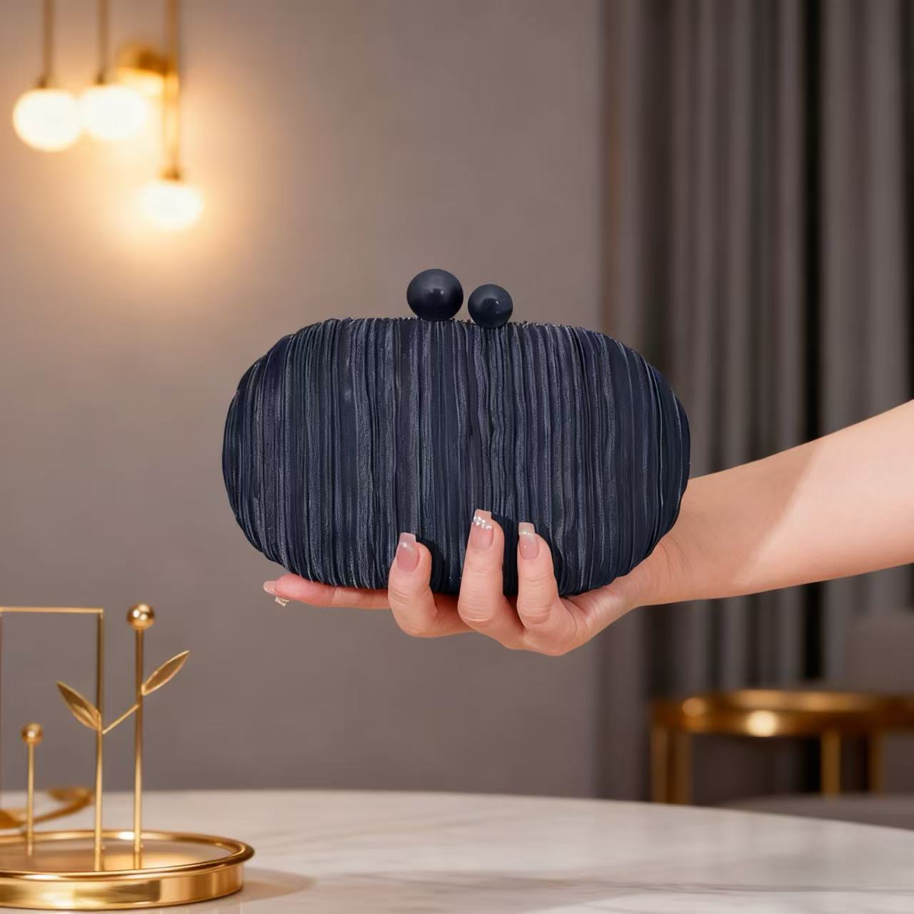 Bolsa de cena de lujo ligera de dama transfronteriza, elegante satén, cheongsam plegado, bolsa de mano, bolsa de novia de moda, bolsa de cena