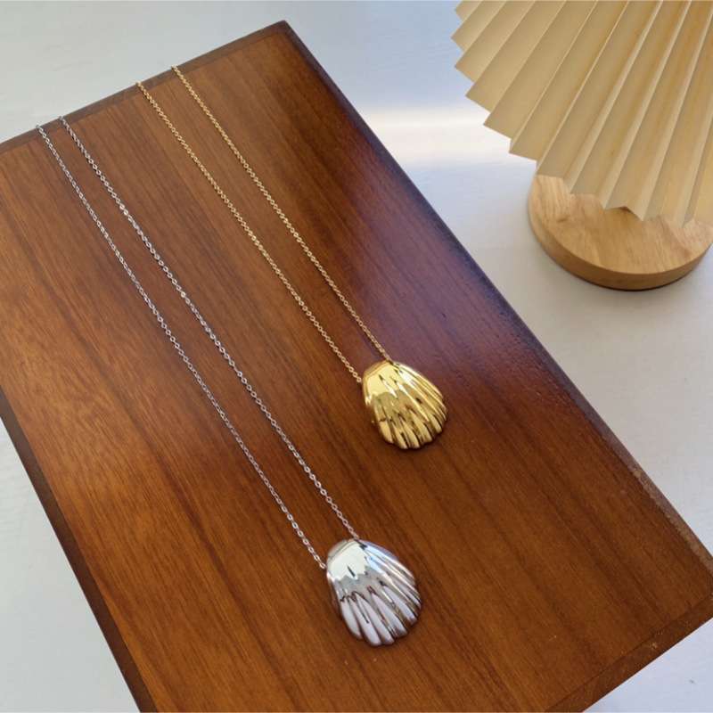 En línea celebridad Uni con el mismo diseño de collar de concha nicho ethos cadena de camiseta larga colgante coreano suéter cadena