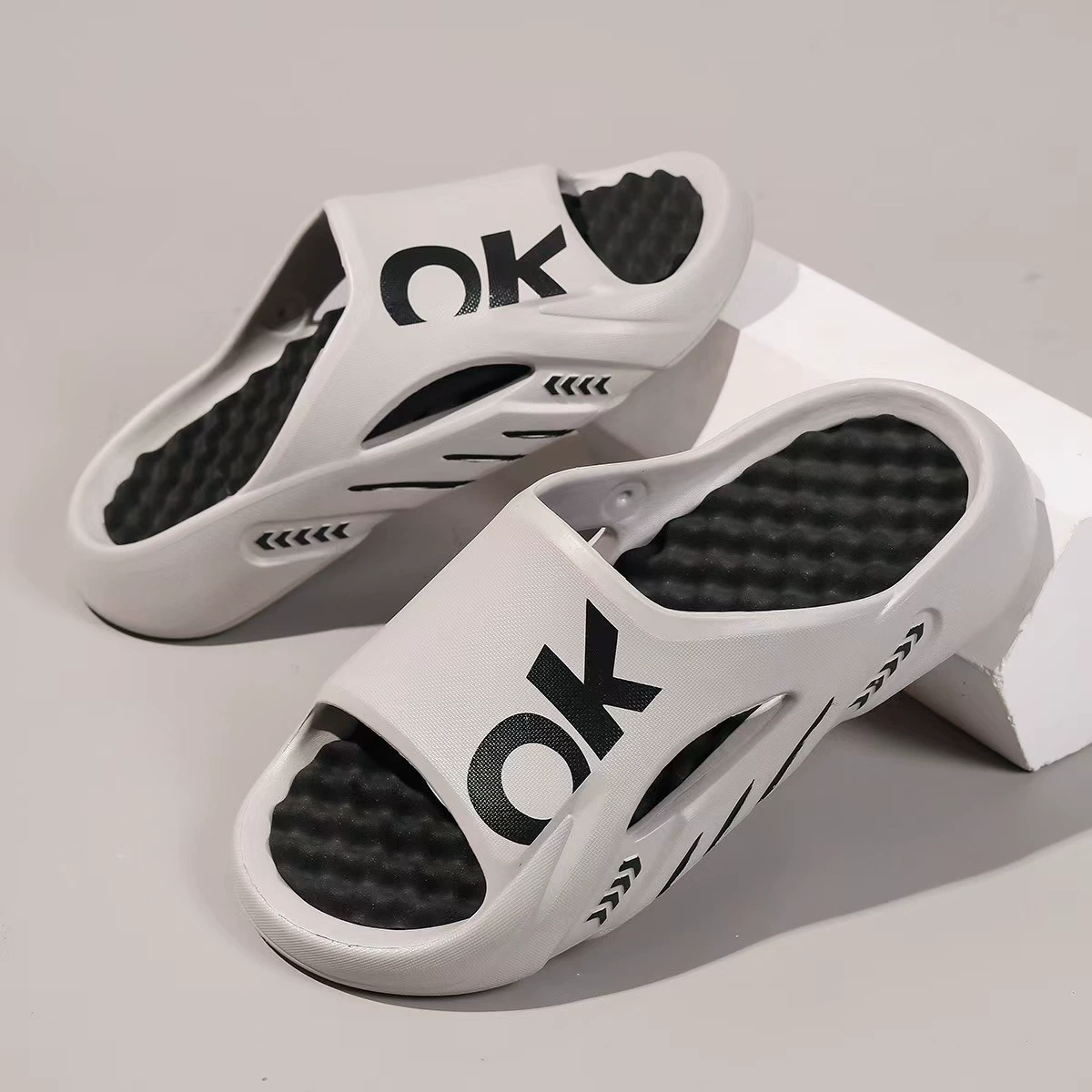 Тапочки мужские летние носки 2024 новый массаж пляжные сандалии бытовая ванная комната купание противоскользящие вьетнамские сандалии