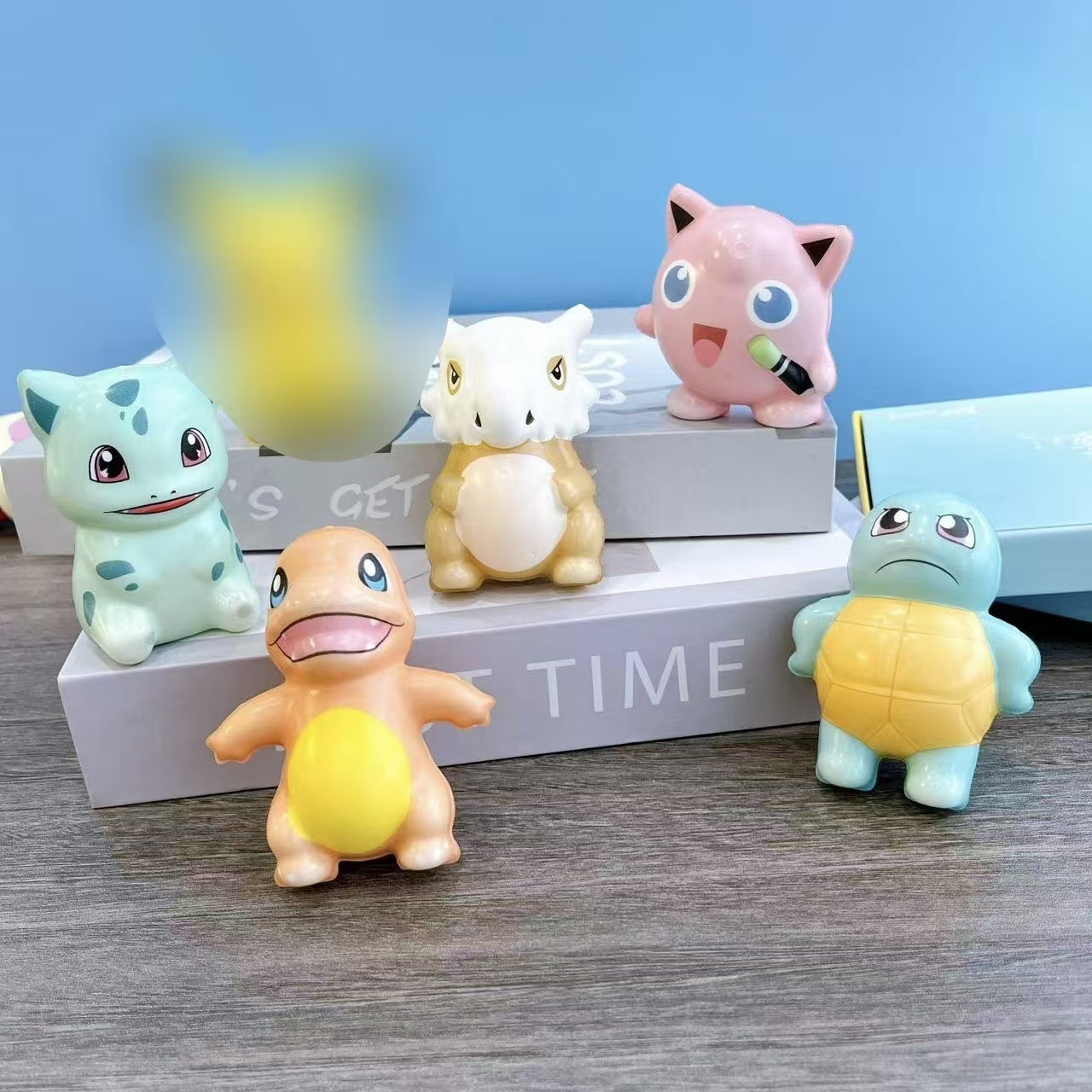 작은 포켓몬 (약 8cm)