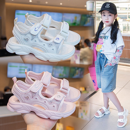 Kids' sandals for summer—new trendy beach shoes for girls, princess-style shoes for girls, non-slip soft-soled stylish children's shoes.