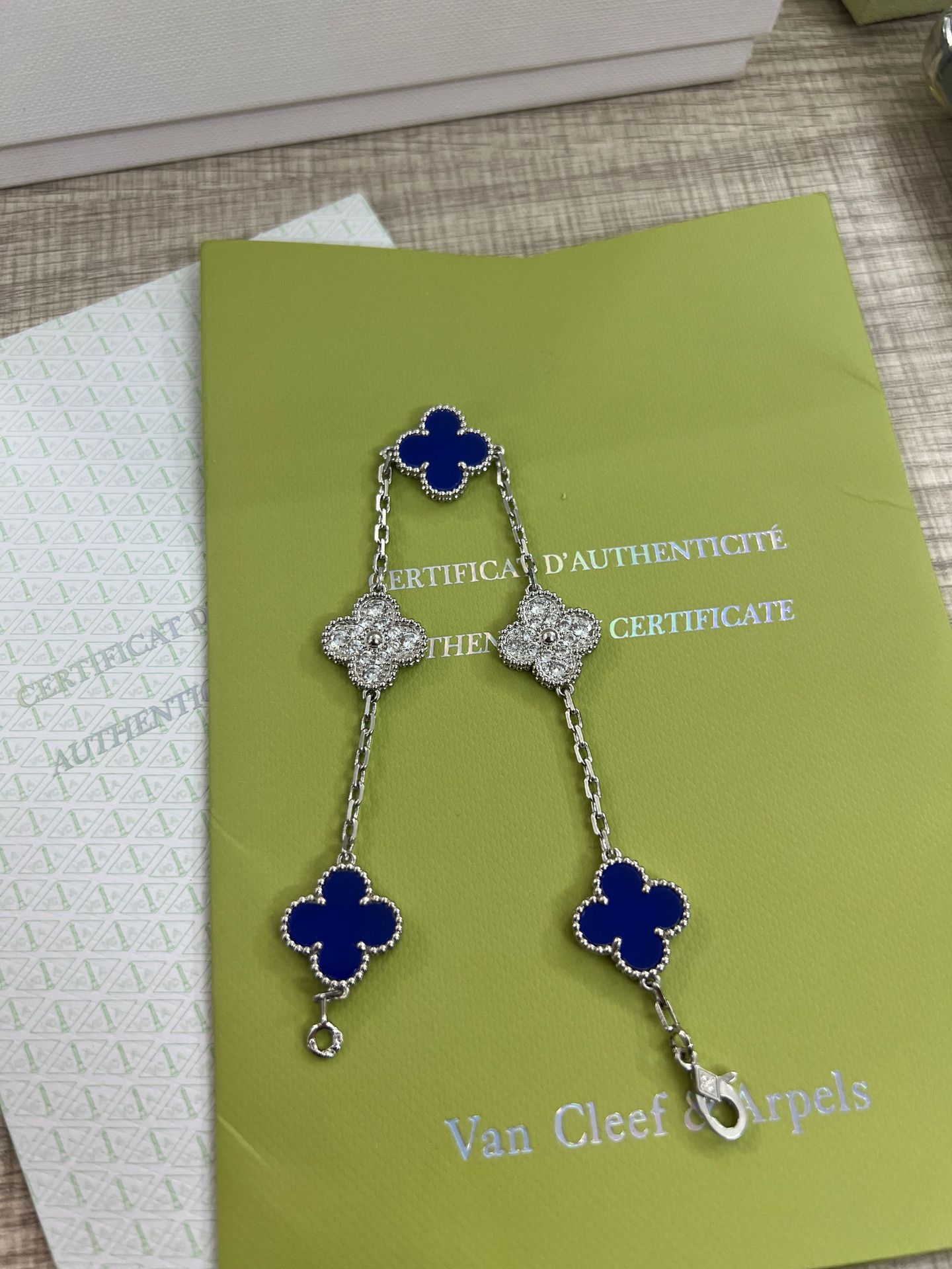 白金色蓝玛瑙间钻