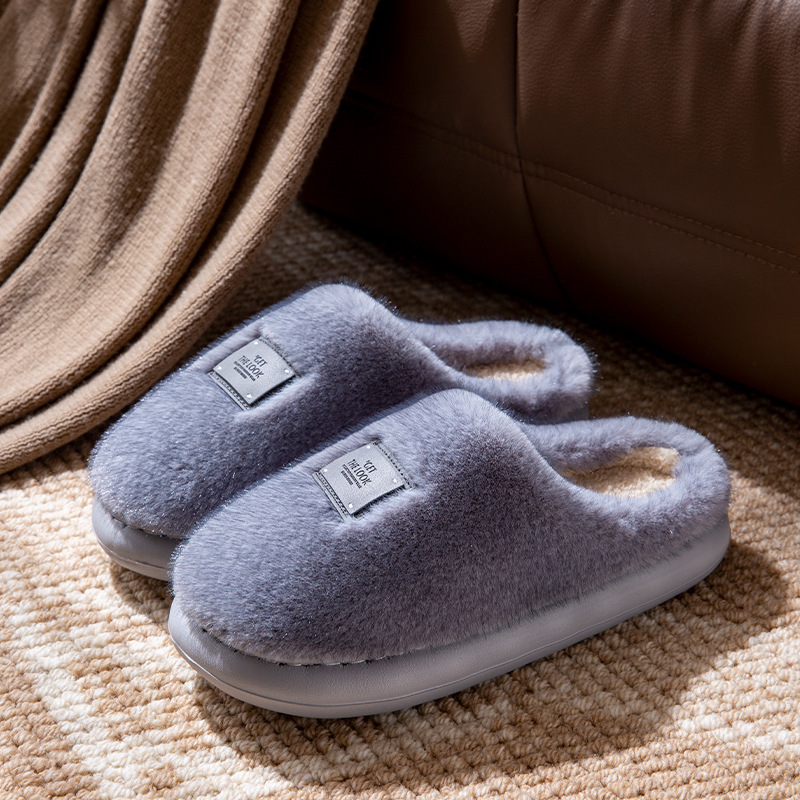 Zapatillas de algodón para mujeres otoño e invierno de peluche 2025 nuevos zapatos para el hogar de interiores con peluche grueso de suela suave de algodón para hombres