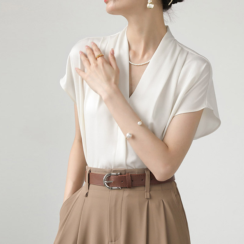 Satin Short-Sleeved Shirt for Women 2026 Summer New Style French-Style Top with V-Neck Design and Layered Shirt Underneath Satin Short-Sleeved Shirt for Women 2026 Summer New Style French-Style Top with V-Neck Design and Layered Shirt Underneath