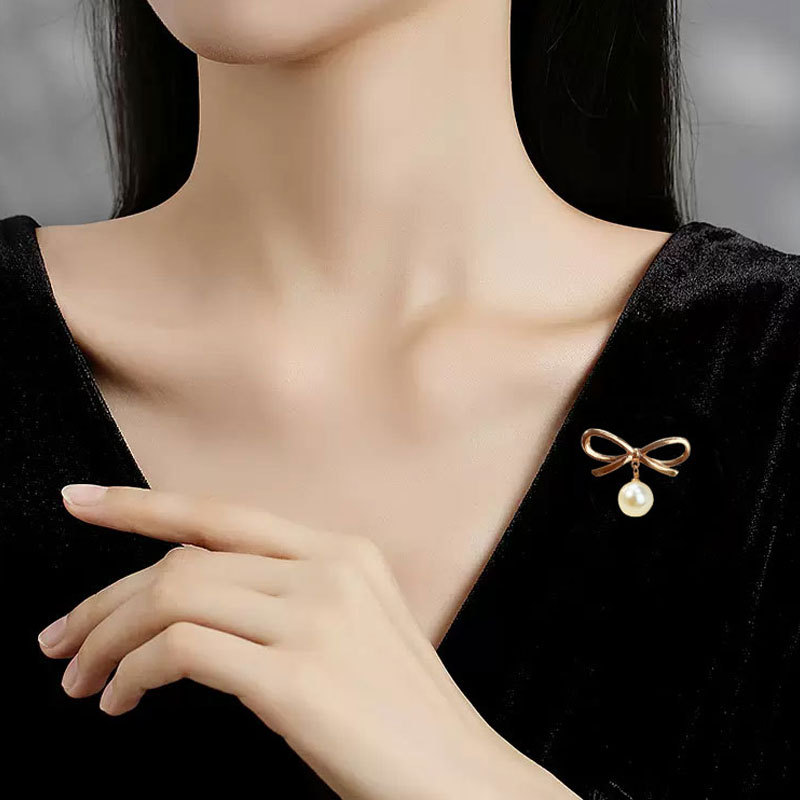 Perla arco collar anti-exposición broche de las mujeres todo-fósforo suéter de la capa ramillete pin ropa fija