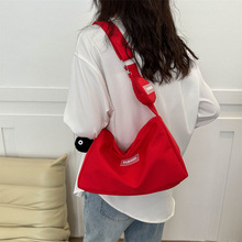 网红粉色尼龙帆布包包女夏大学生上课休闲大容量单肩包斜挎包批发