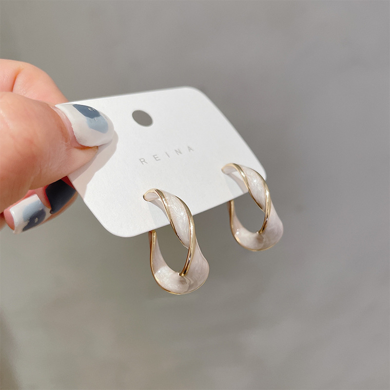 Oro real electrochapado aguja de plata gota aceite perla flor pendientes blanco simple del todo-fósforo pendientes de lujo ligero de moda