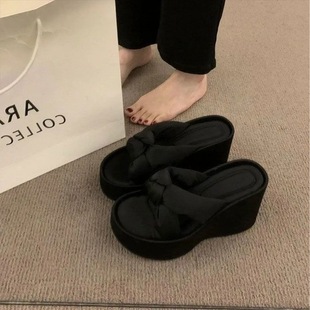 Light and Comfortable Platform Bottom Fairy Style Slippers 2025 Internet Celebrity Explosive Elevated Breathable Elegant Chanel Style Women's Sandals