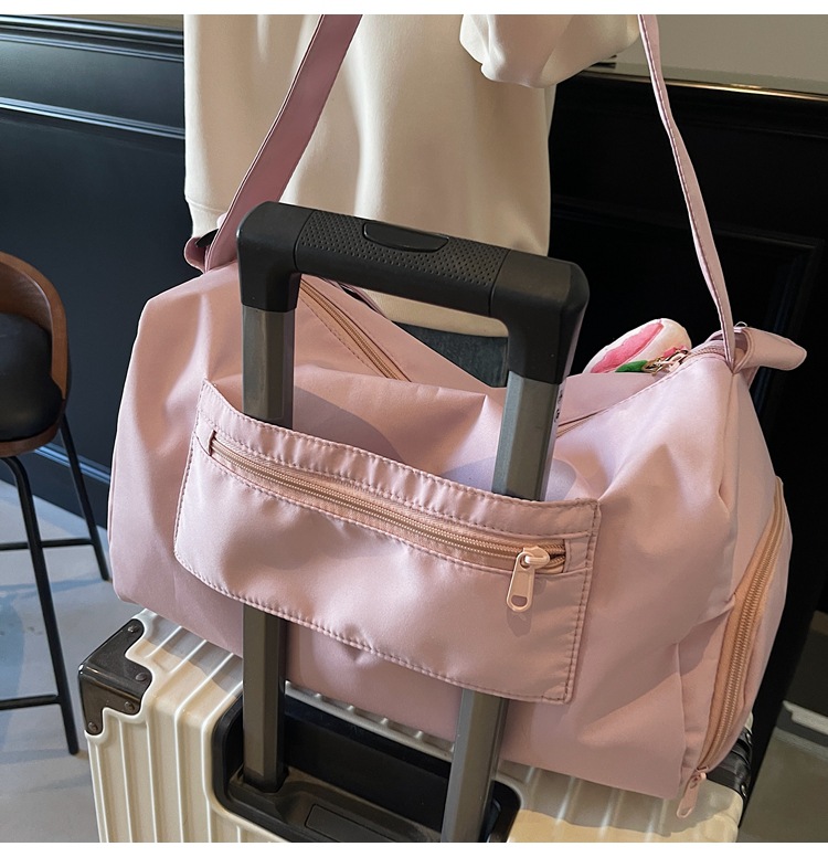 Sports yoga fitness bag 2025 new college student shoulder bag cute pendant-tipped crossbody bag popular travel bag