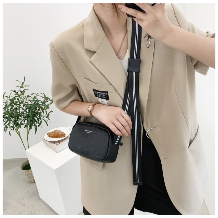 New Fashion Wide Shoulder Strap Leather Single Shoulder Small Bag display picture 3