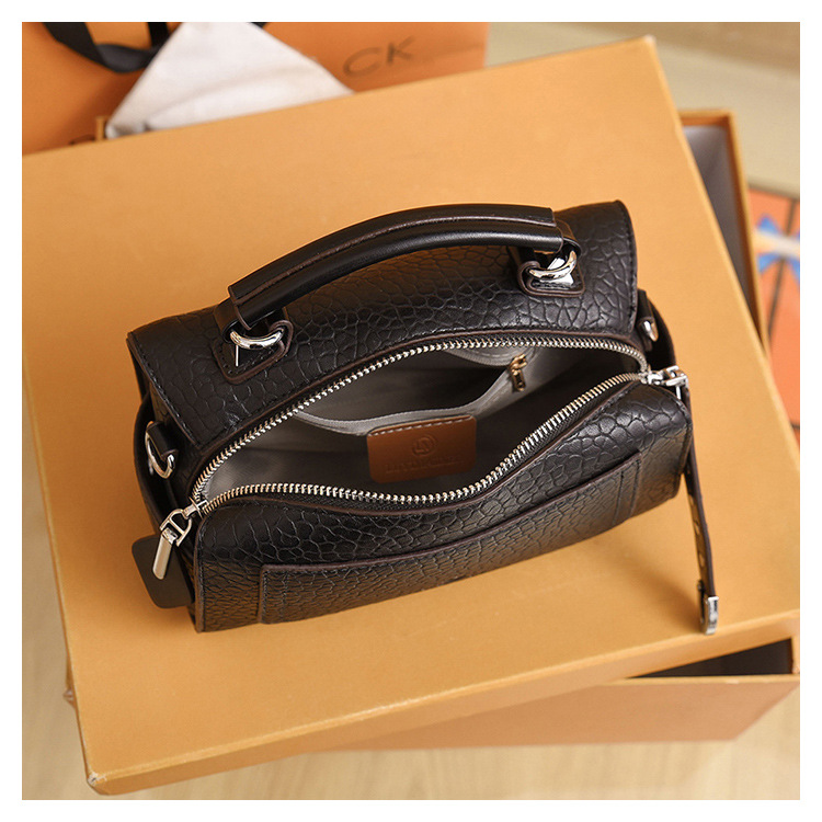 Commuting Simplicity Handheld Boston Women's Premium Pillow 2024 New Trendy Casual One Shoulder Crossbody Bag_voghion.com