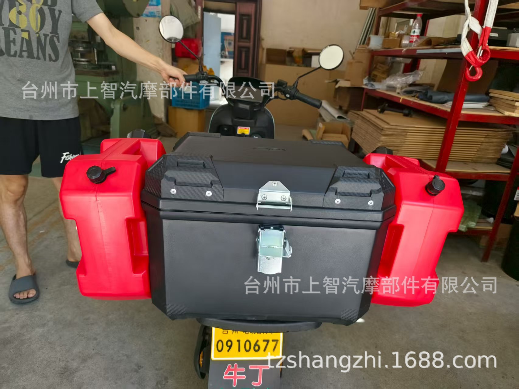 5L Portable Thickeneded Oil Barrel Gasoline and Diesel Barrel Car Motorcycle Machinery Equipment Refueling Barrel Fuel Tank with Lock