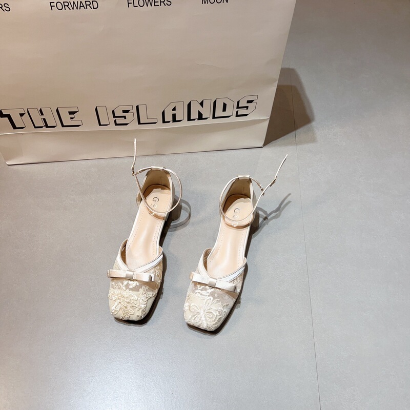 Sandals with Chunky Heels for Women, Niche Luxury Retro Style, Single-Strap Mesh Sandals, Low-Heeled Shoes, Elegant Square Toe, Suitable for Pairing with Dresses