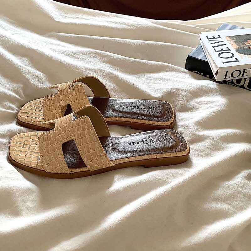 Luxurious Elegance~High-End Resort-Style Flat Sandals for Women, Summer Outdoor Wear, French Retro Fashion Slip-Ons Luxurious Elegance~High-End Resort-Style Flat Sandals for Women, Summer Outdoor Wear, French Retro Fashion Slip-Ons