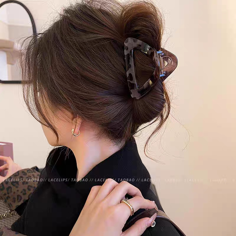 21#Gray tortoise shell hollow triangle 8cm hair grip