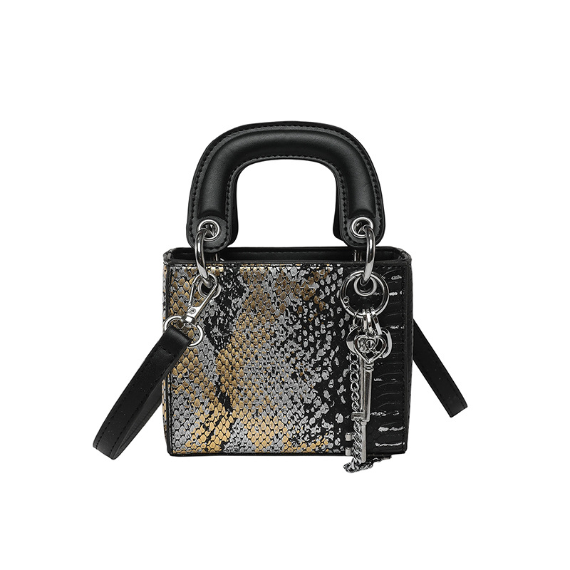 골드와 블랙 뱀 패턴