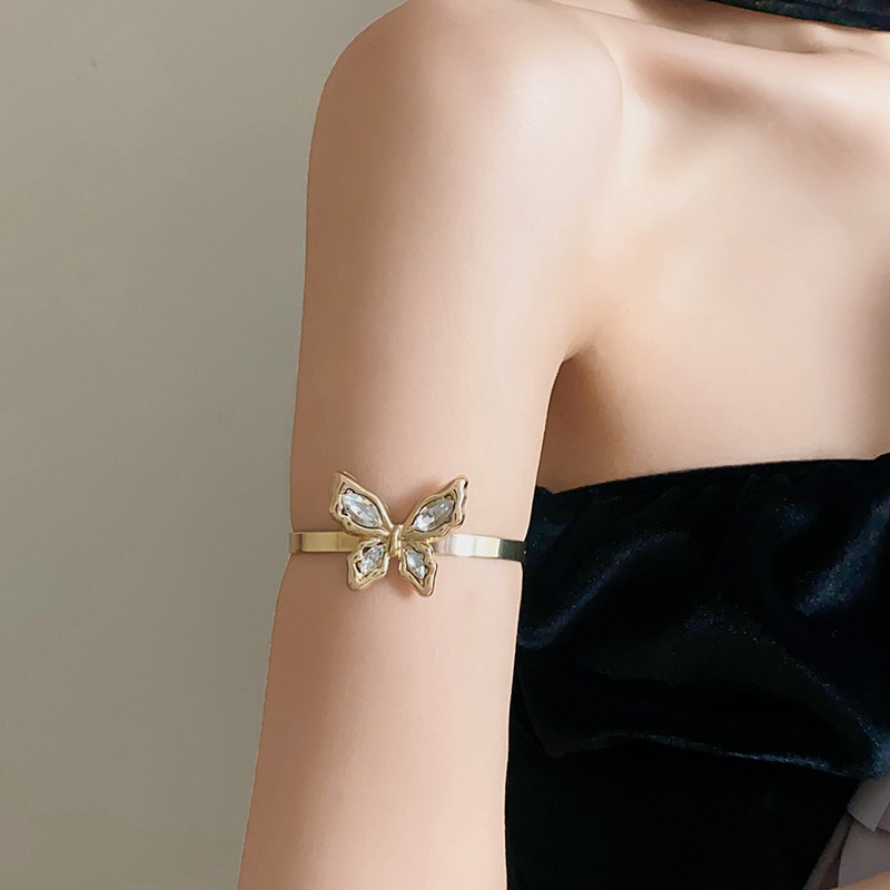 欧米のクロスボーダーにジルコンを入れて、ブレスレットを開けます。