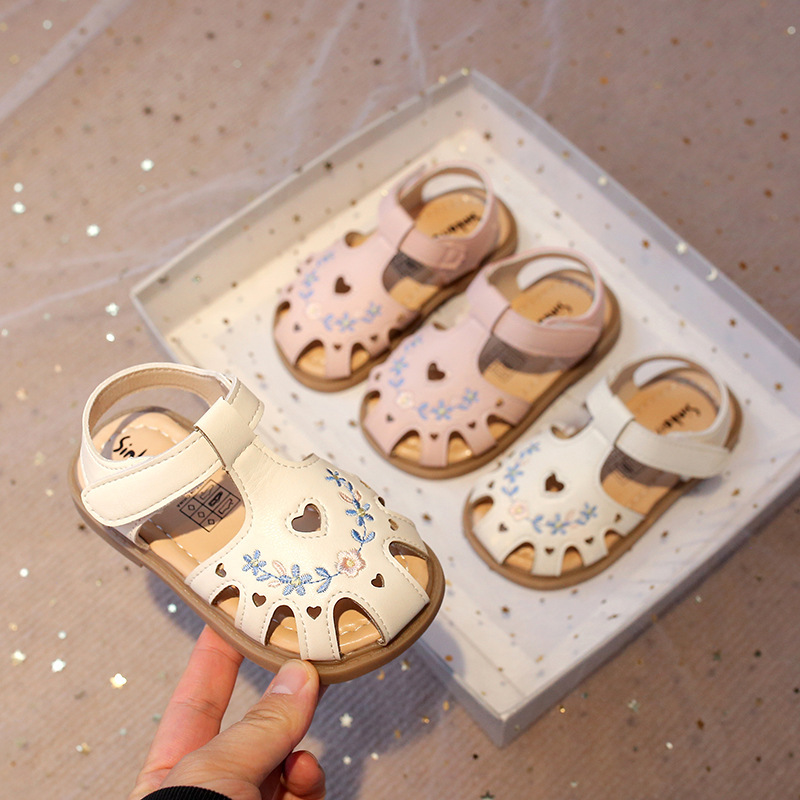 Baby Girl's Sandals 2024 Spring and Summer New Embroidered Soft Bottom Little Girl's Guofeng Sandals Girl's Princess Shoes