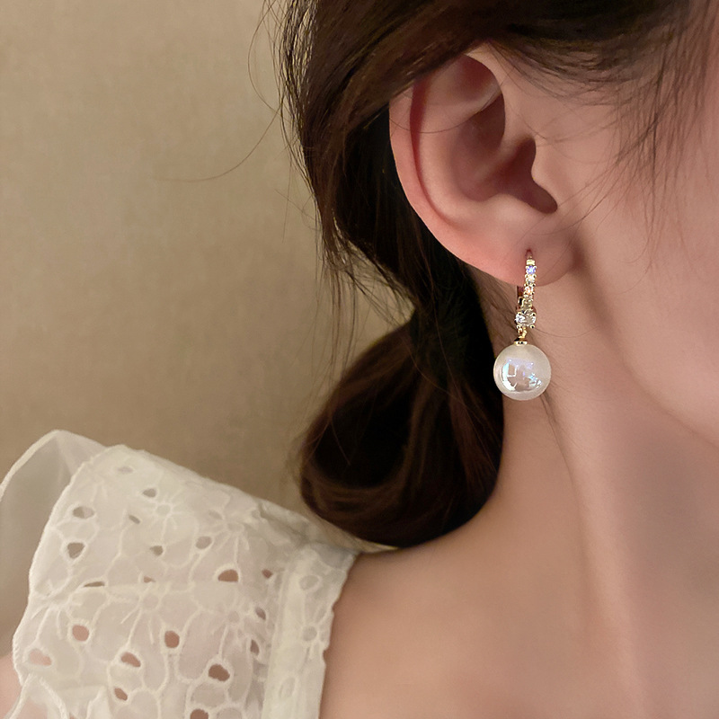 1 Pair Retro Fish Tail Alloy Inlay Artificial Pearls Rhinestones Women's Earrings display picture 3